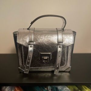 Brand new Michael kors cross body never worn.